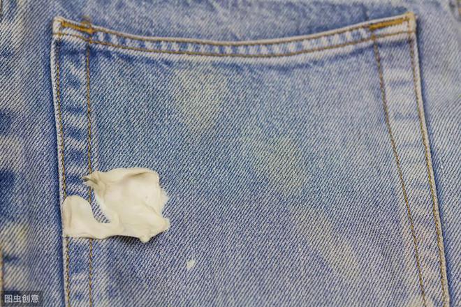 衣服上的口香糖残胶尊龙凯时怎样去除(图3)