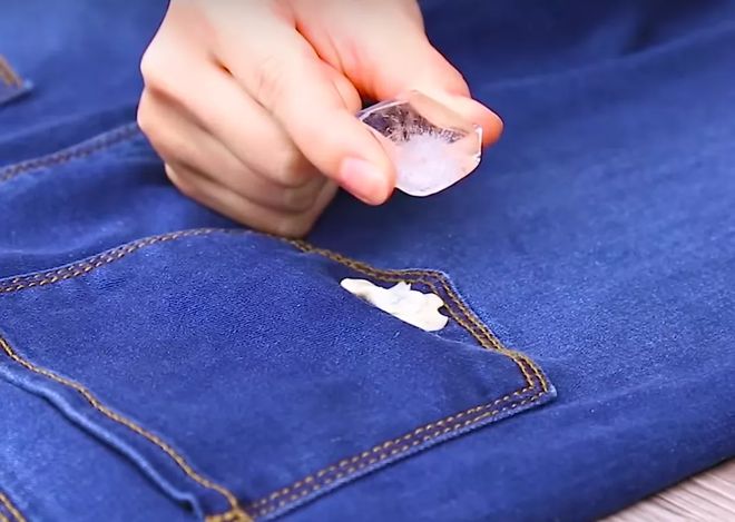 衣服上的口香糖残胶尊龙凯时怎样去除(图4)